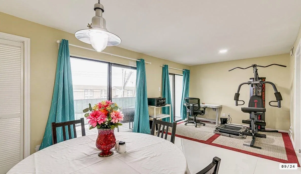 2824 S Bartell Dr — Photo 4