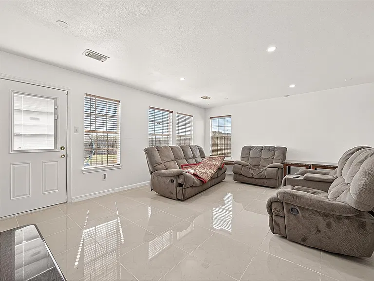 15707 Crooked Arrow Dr — Photo 4
