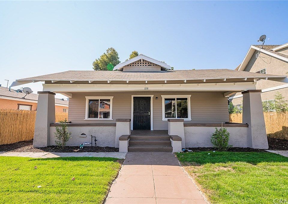 1st image of 728 W 41st Pl