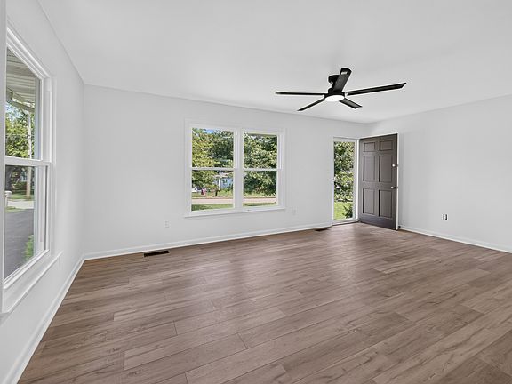 2nd image of 517 Wall St