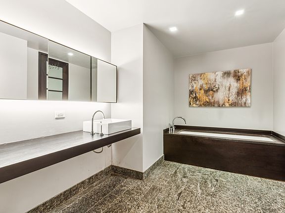 4th image of 20 Pine St APT 1410