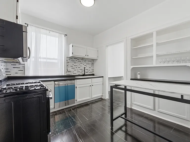 7000 S Paxton Ave #3 — Photo 5