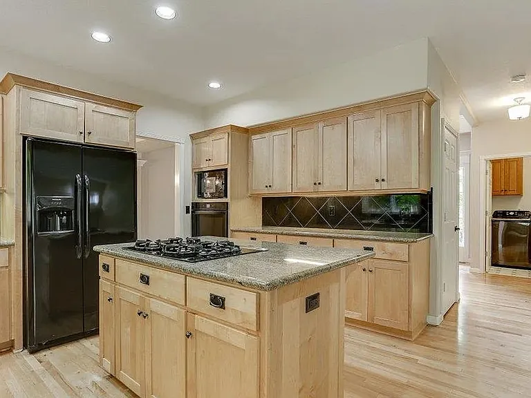 16541 NW Graf St — Photo 6