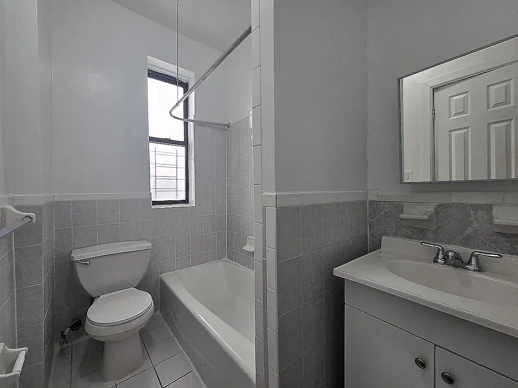 3230 Steuben Avenue — Photo 4