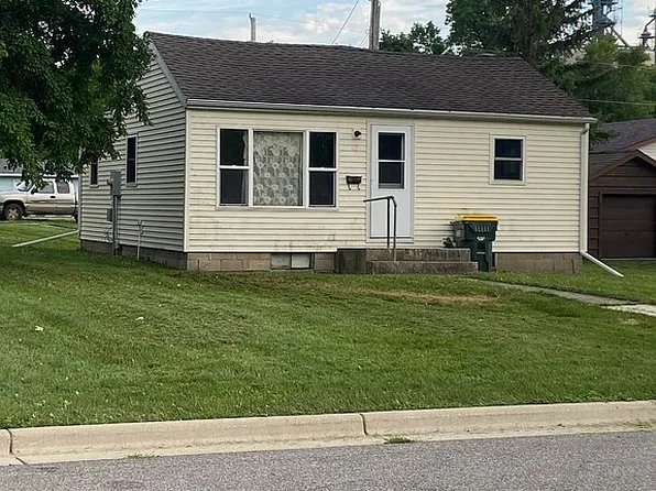 611 Walnut Ave E, Olivia, MN 56277