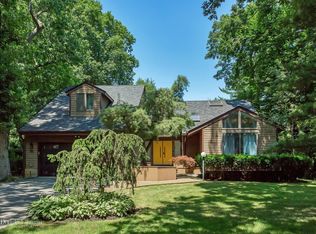 155 Revere Rd, Roslyn Heights, NY 11577