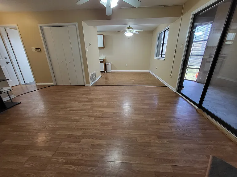 402 Tudor Ct — Photo 5
