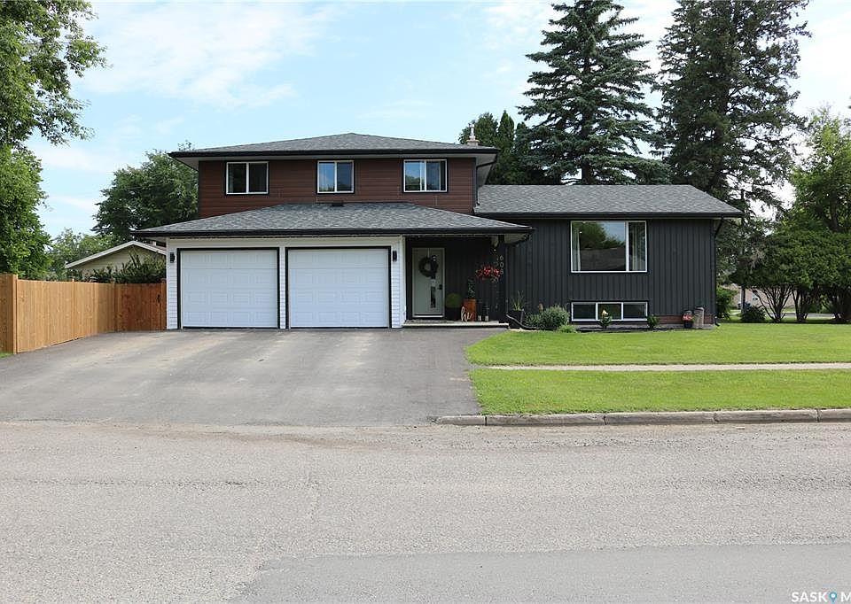 1st image of 608 Windover AVENUE