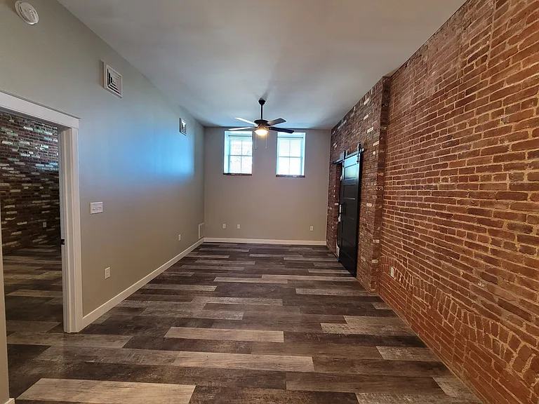 125 Henrietta St — Photo 37