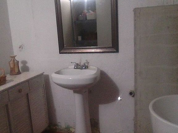 5th image of 145 E 1st Ave