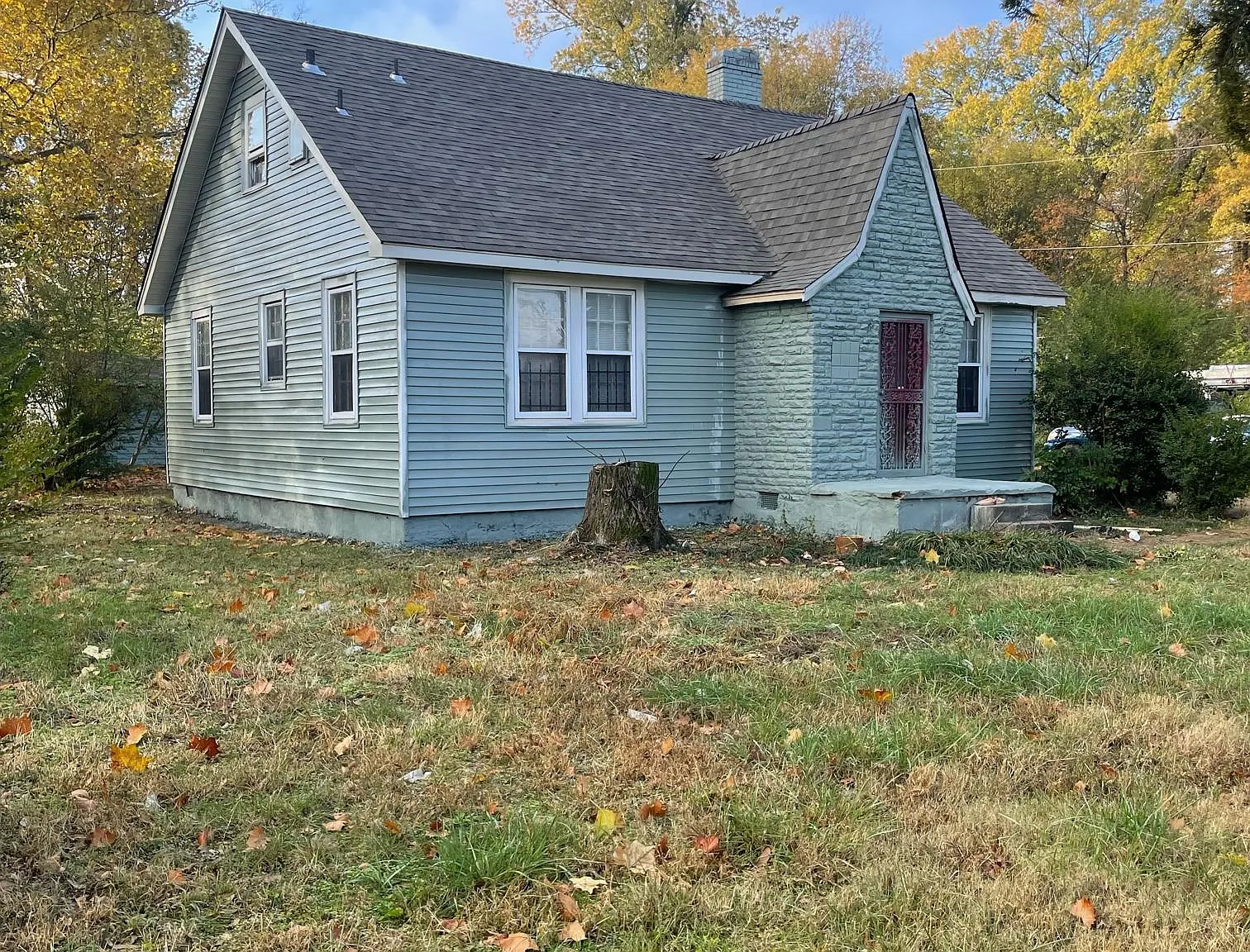 4 bed, 2500 sqft, $1,300 — Photo 1