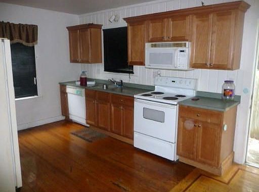 2nd image of 130 Bussey St