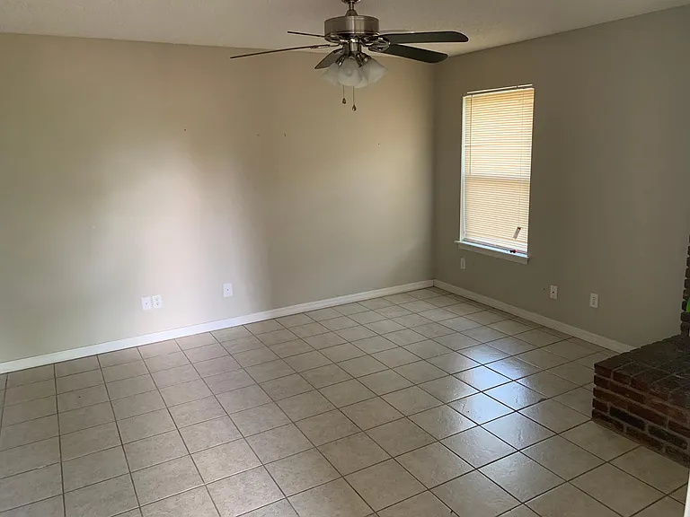821 Hardy Springs Cir #A — Photo 7