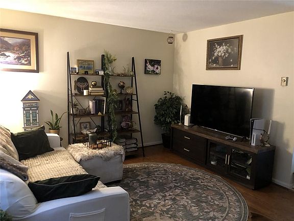 3rd image of 143 Fairway Dr #3