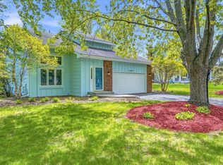 10247 Nottingham Trl, Eden Prairie, MN 55347