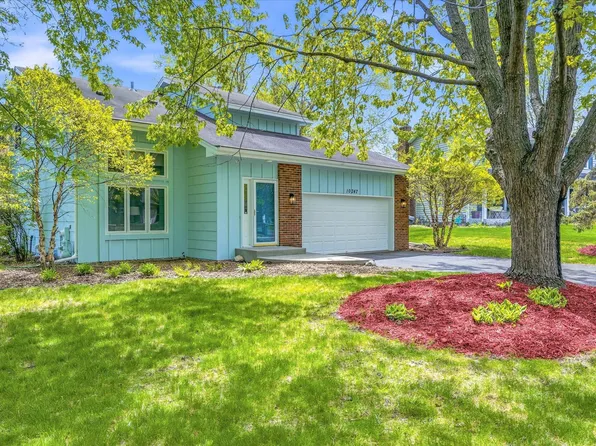 10247 Nottingham Trl, Eden Prairie, MN 55347