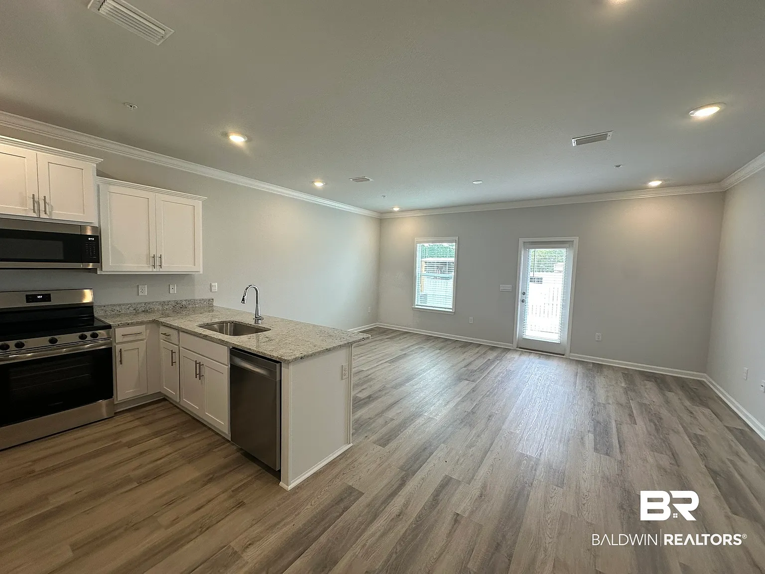 3 bed, 2.5 bath, 1437 sqft, $2,200 — Photo 2