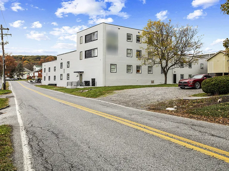 Wehnwood Court Apartments — Photo 29