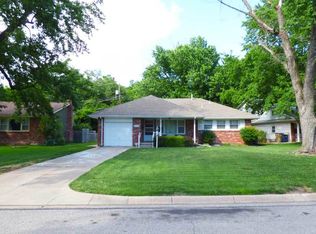 828 E English Ct, Derby, KS 67037