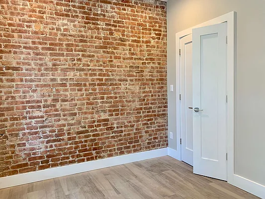 Rented by Astoria Realty | media 19