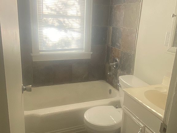 5th image of 1020 Oak Hill Dr