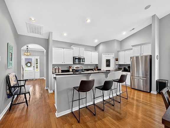 4th image of 117 Bonhill Dr