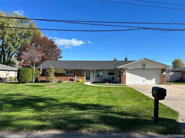 39520 Venetian Dr, Harrison Township, MI 48045