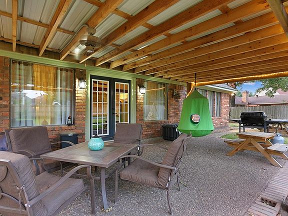 3rd image of 2114 Surrey Ln