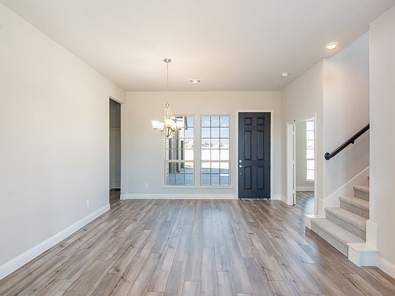 5th image of 610 Crystal Lake Ln