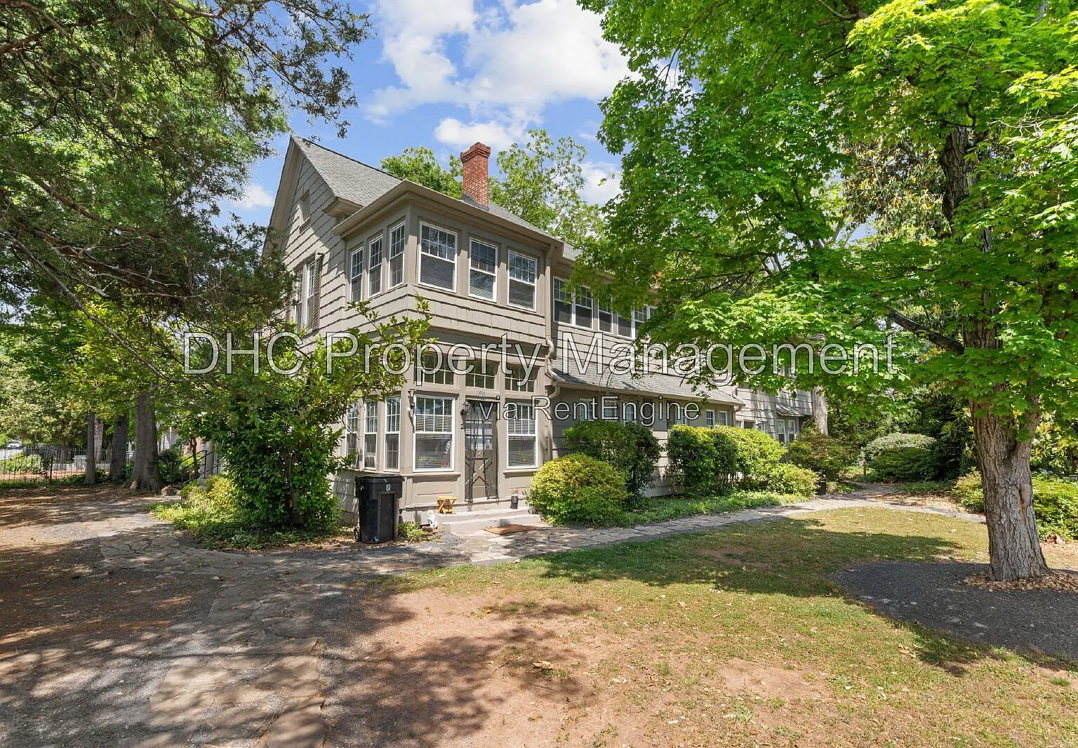 2 bed, 1.0 bath, $1,425 — Photo 2