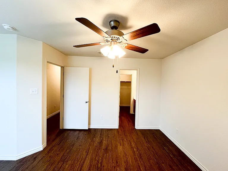 1515 Justin Loop #B — Photo 19