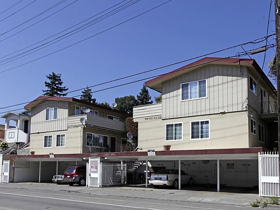 2nd image of 2930 Macarthur Blvd #8