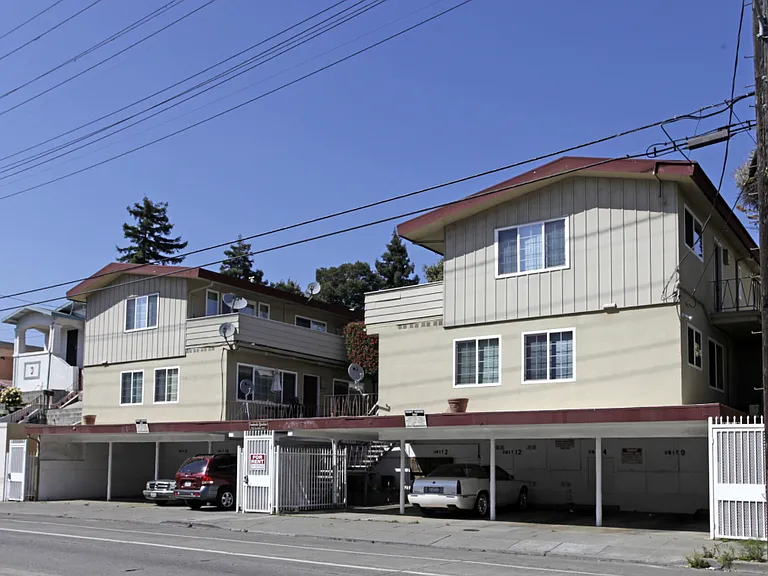 2930 Macarthur Blvd #8 — Photo 2