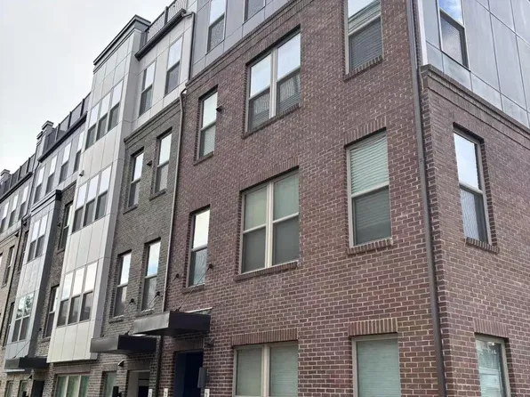 2433 Silver Line Aly, Herndon, VA 20171