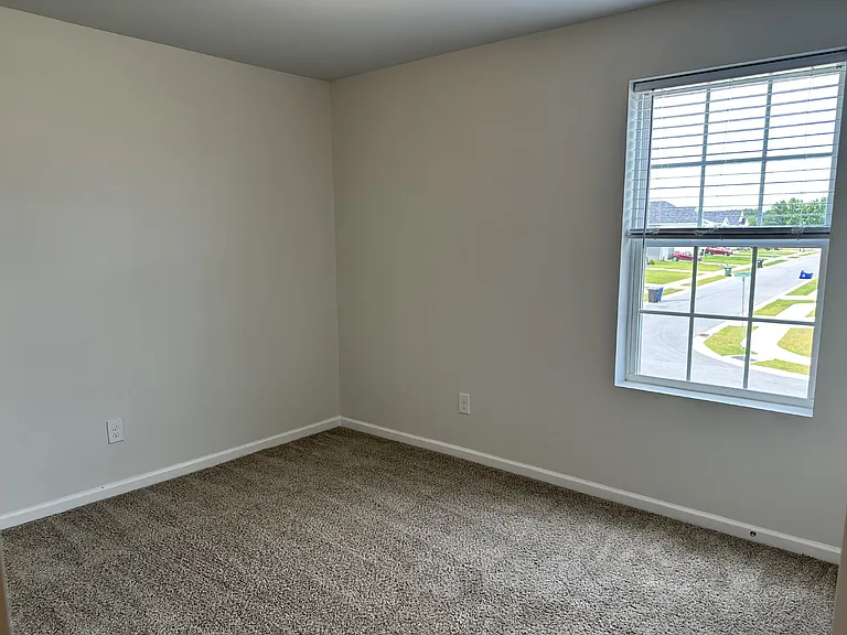 240 Melbourne Dr — Photo 13