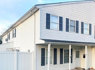 8 Reliance Ct, Telford, PA 18969