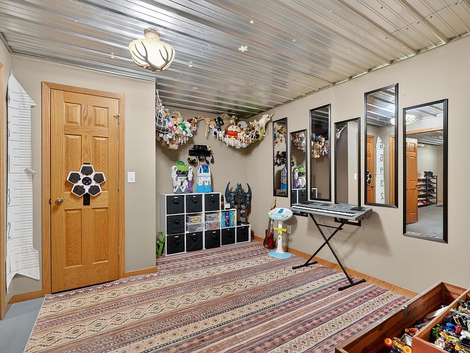 22nd image of 837 E Whitetail Dr