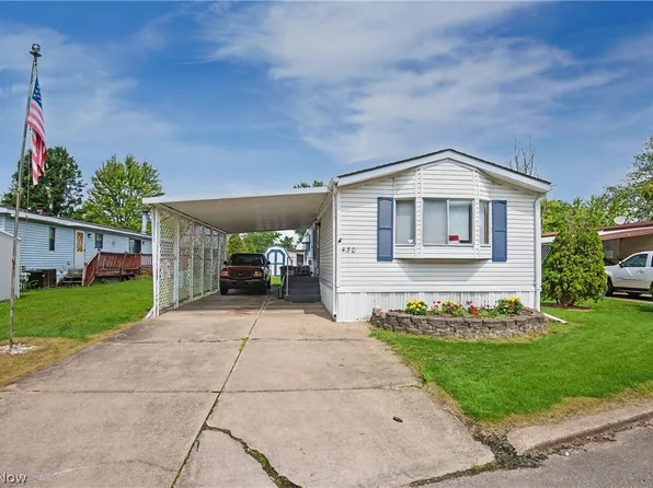 430 Whispering Pines Dr SW, Warren, OH 44481