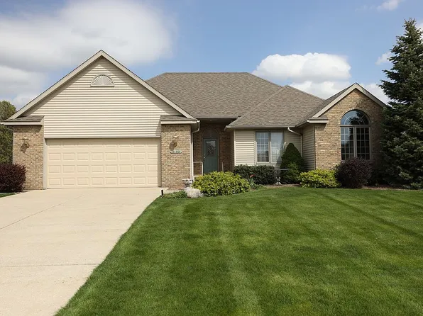 3152 Crestbrooke Dr, Zeeland, MI 49464