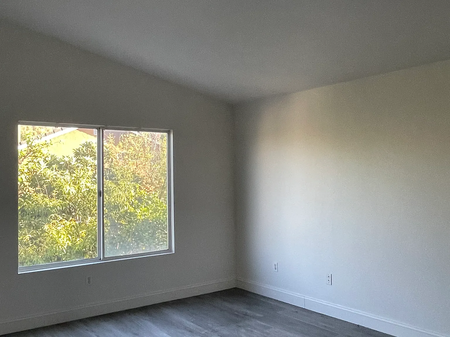 5 bed, 3.5 bath, 2186 sqft, $3,999 — Photo 2
