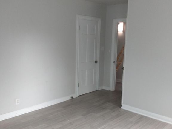 4th image of 718 W Henrietta Ave