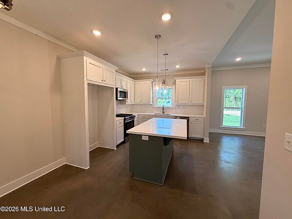 4th image of 190 Lake Harbor Rd
