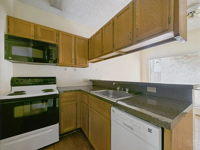 2815 Rio Grande St #110 — Photo 4