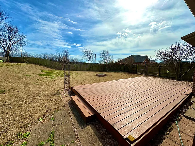 1300 Yorkshire Dr — Photo 4