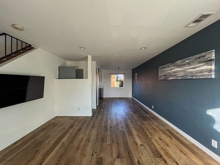 110 S Eucalyptus Ave — Photo 10