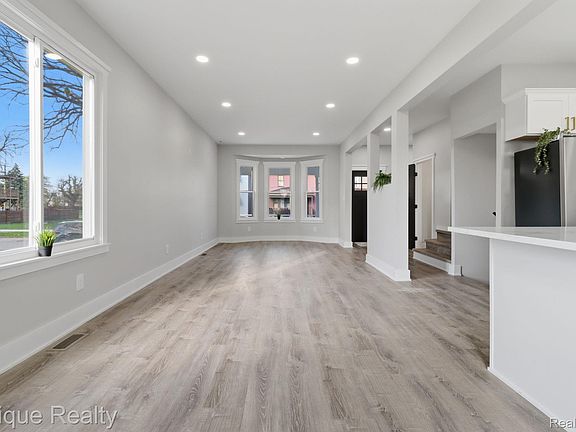 5th image of 6195 16th St