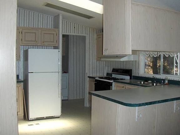 3rd image of 20 Seashore Dr