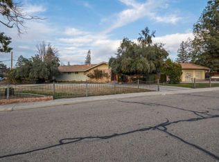2912 W Royal Oaks Dr, Visalia, CA 93277
