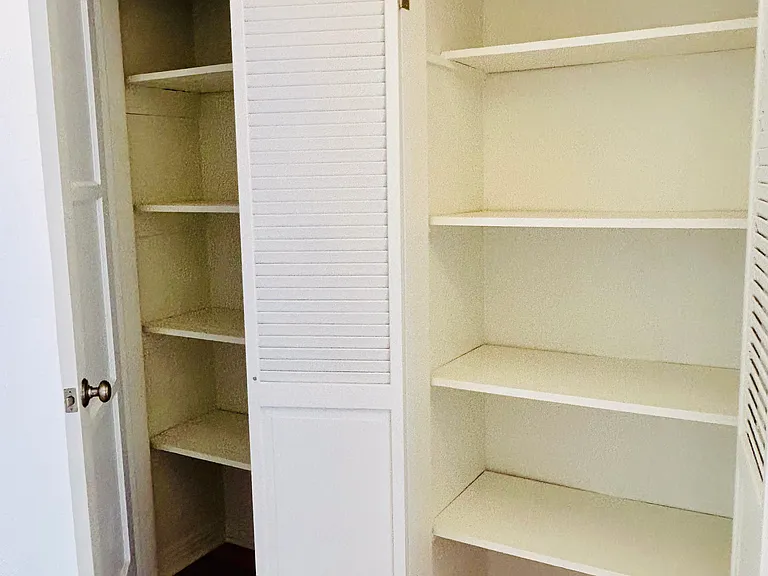 1214 W Victory Blvd — Photo 26
