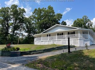 545 Twistabout Rd, Procious, WV 25164